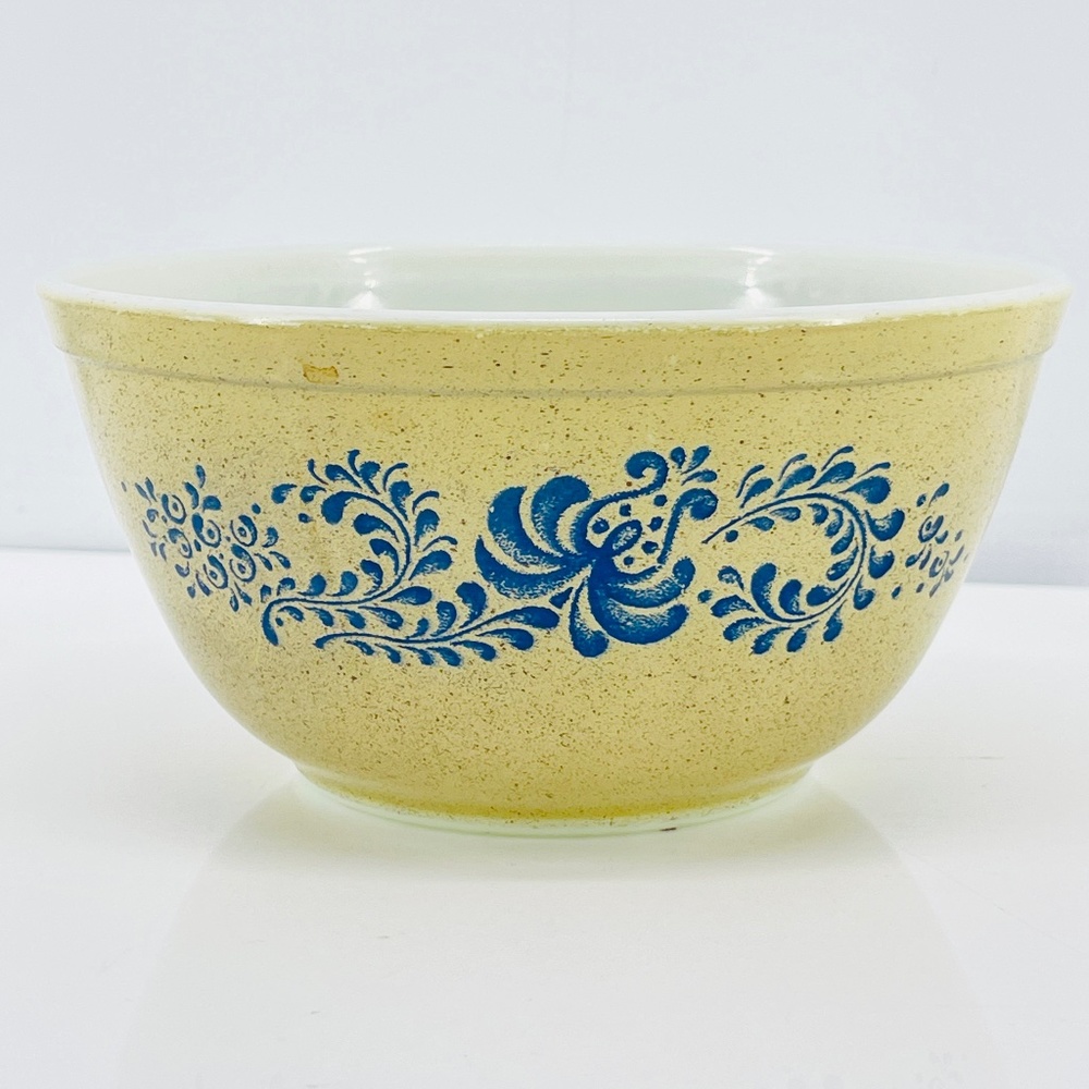 Vintage Pyrex Homestead Cinderella Mixing Bowl Blue 7" #402,1 1/2 QT